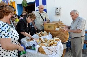 Tradizioni davanti alla chiesa  